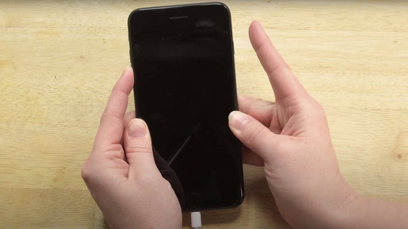iOS 27 베타 업데이트 후 아이폰이 켜지지 않음