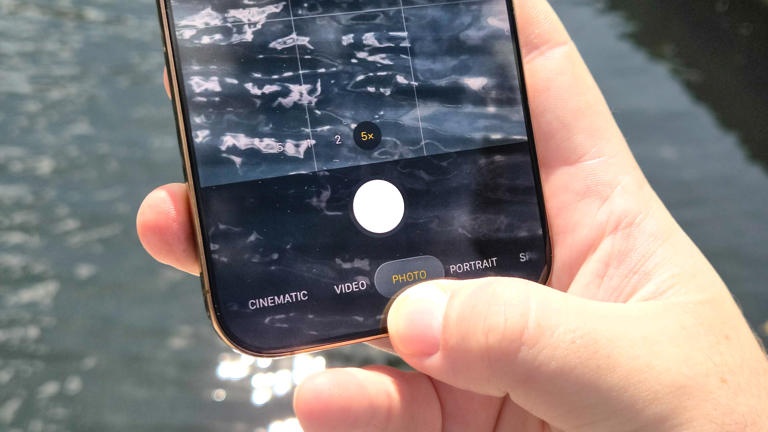 Permanent Flashlight Icon on Iphone Screen
