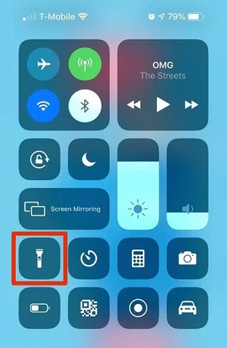 Permanent Flashlight Icon on Iphone Screen