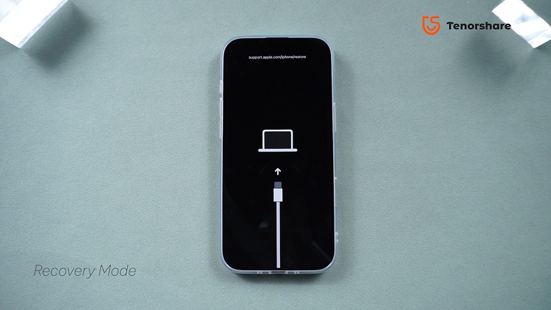 使用 USB 傳輸線連接 iPhone Duo